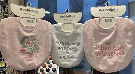 Collage van verschillende Petit Villain babyaccessoires