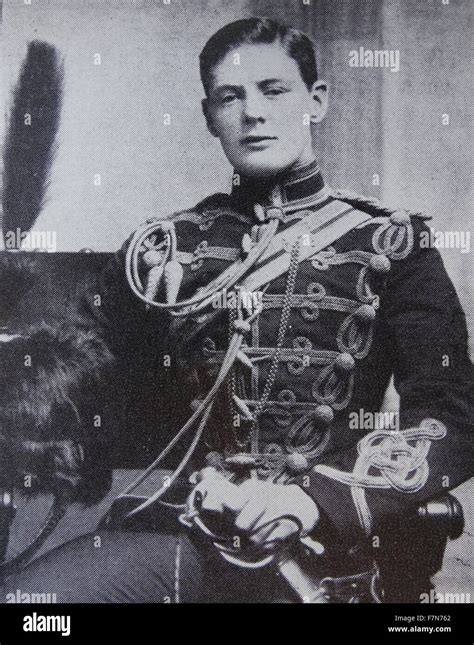 Winston Churchill in militair uniform rond 1895