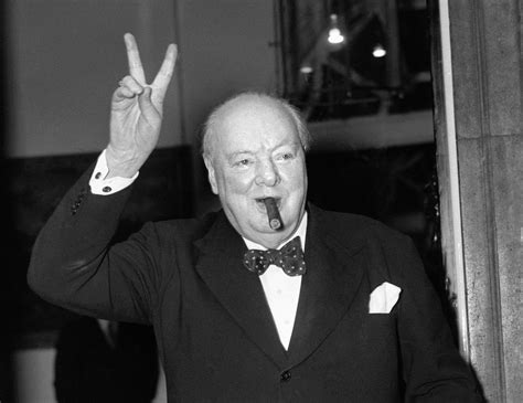 Winston Churchill met zijn Nobelprijs