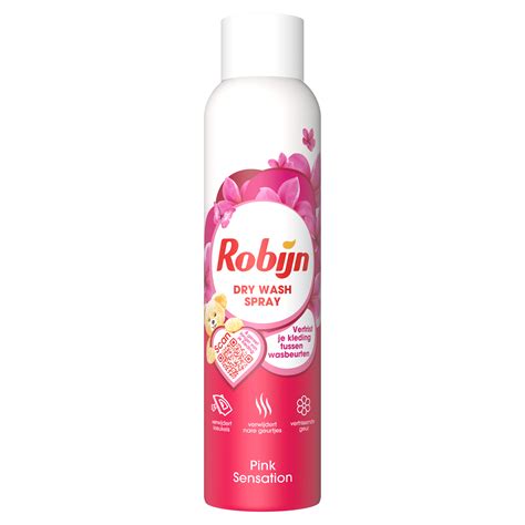 Illustratie van het gebruik van Robijn Zwitsal Dry Wash Spray op een kledingstuk, met een voor en na effect.