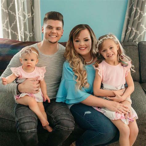 foto van Catelynn en Tyler Baltierra met hun dochters