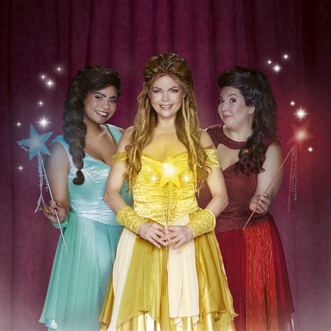 Foto van Anita Vermeulen, lachend en in een professionele setting