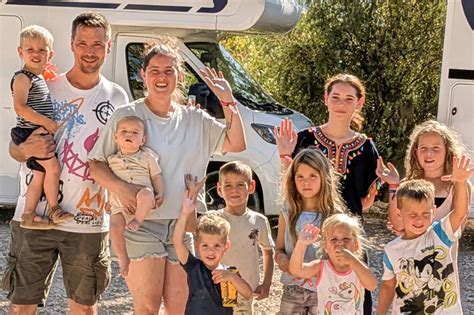 Collage van sfeervolle foto's van baby's, gezinnen en kraamzorgmomenten