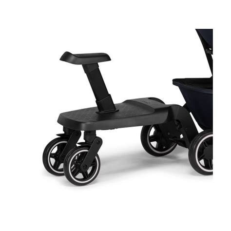 Afbeelding van het Joolz meerijdplankje bevestigd aan de achterkant van een Joolz kinderwagen.