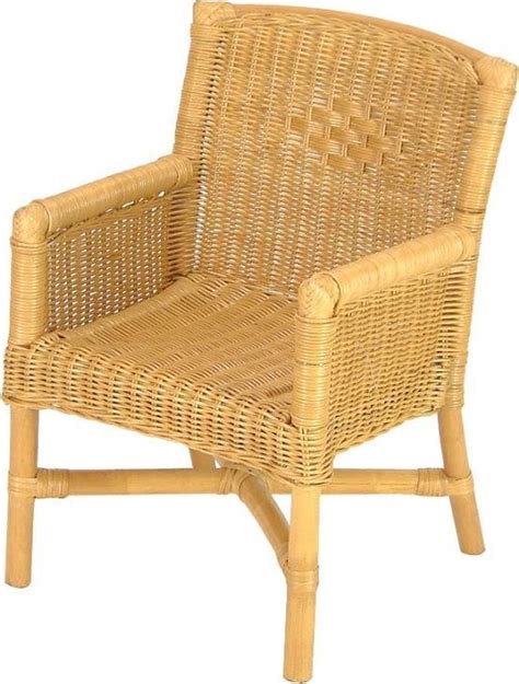 Lichtgewicht rieten kinderfauteuil met een natuurlijke uitstraling.