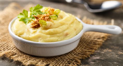 Collage van recepten: salade met knolselderij, pesto van selderijbladeren, puree van knolselderij.